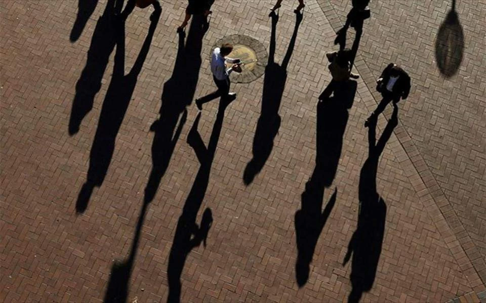 Αιμορραγεί η χώρα: Μειώθηκαν σε μία 8ετία κατά 600.000 οι απασχολούμενοι ηλικίας 20-44 ετών